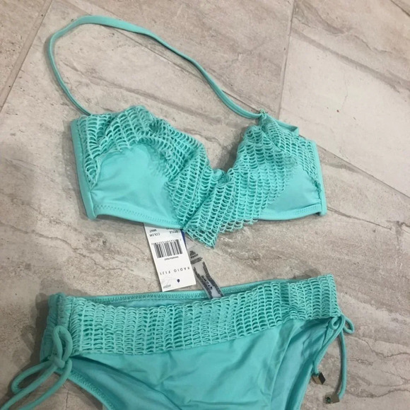 Crochet ruffle bikini top - Picture 3 of 6